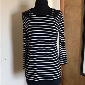 Cable & Gauge Cold Shoulder Top size medium